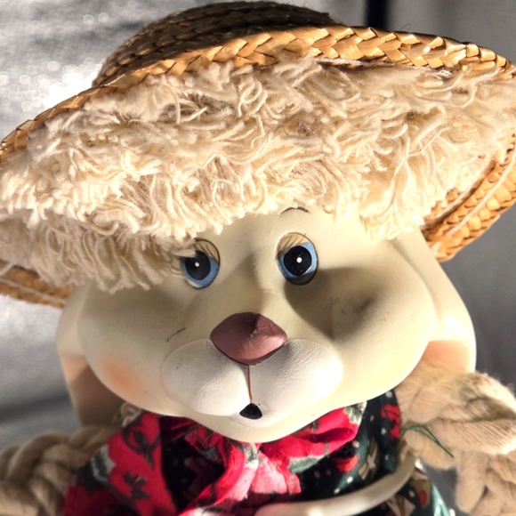 HOUSE OF LLOYD Christmas Around The World “ Floyd” Bunny 1994 With Hat & Gifts - Picture 3 of 8